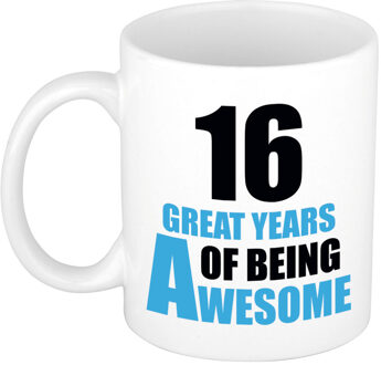 Bellatio Decorations 16 great years of being awesome cadeau mok / beker wit en blauw- verjaardagscadeau - feest mokken