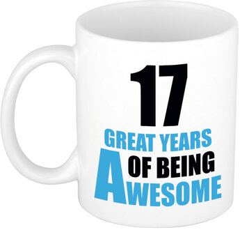 Bellatio Decorations 17 great years of being awesome cadeau mok / beker wit en blauw - verjaardagscadeau 17 jaar - feest mokken