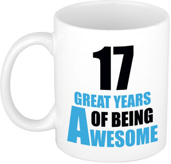 Bellatio Decorations 17 great years of being awesome cadeau mok / beker wit en blauw