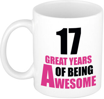 Bellatio Decorations 17 great years of being awesome cadeau mok / beker wit en roze - verjaardagscadeau 17 jaar - feest mokken