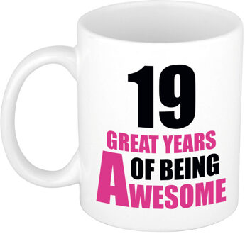 Bellatio Decorations 19 great years of being awesome cadeau mok / beker wit en roze - verjaardagscadeau 19 jaar - feest mokken