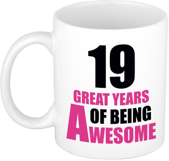 Bellatio Decorations 19 great years of being awesome cadeau mok / beker wit en roze