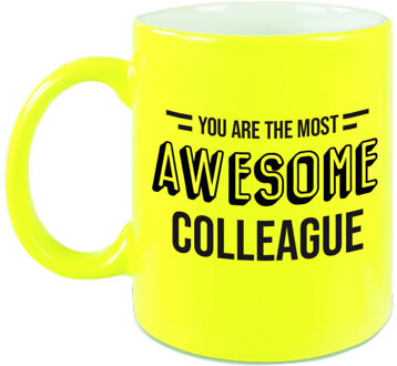 Bellatio Decorations 1x stuks collega cadeau mok / beker neon geel the most awesome colleague