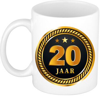 Bellatio Decorations 20 jaar cadeau mok / beker medaille goud zwart voor verjaardag/ jubileum - cadeau 20 jaar getrouwd - feest mokken Multikleur