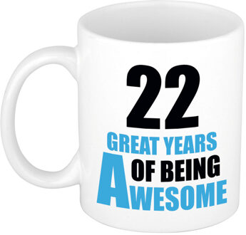 Bellatio Decorations 22 great years of being awesome cadeau mok / beker wit en blauw - verjaardagscadeau 22 jaar - feest mokken