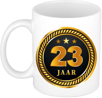 Bellatio Decorations 23 jaar cadeau mok / beker medaille goud zwart voor verjaardag/ jubileum - feest mokken Multikleur