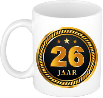 Bellatio Decorations 26 jaar thema koffiemok Medaille - jubileum - verjaardag - zwart met goud - Cadeau beker
