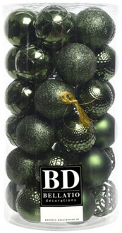Bellatio Decorations 37x stuks kunststof kerstballen donkergroen 6 cm inclusief kerstbalhaakjes