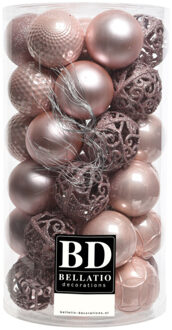 Bellatio Decorations 37x stuks kunststof kerstballen lichtroze 6 cm inclusief kerstbalhaakjes