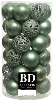 Bellatio Decorations 37x stuks kunststof kerstballen salie groen 6 cm inclusief kerstbalhaakjes
