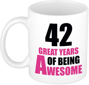 Bellatio Decorations 42 great years of being awesome cadeau mok / beker wit en roze - verjaardagscadeau 42 jaar - feest mokken