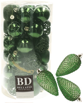 Bellatio Decorations 43x stuks kunststof kerstballen en dennenappel ornamenten donkergroen