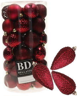 Bellatio Decorations 43x stuks kunststof kerstballen en dennenappel ornamenten donkerrood