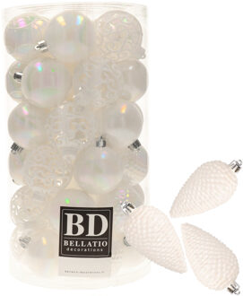 Bellatio Decorations 43x stuks kunststof kerstballen en dennenappel ornamenten parelmoer wit
