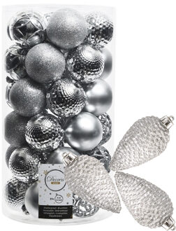 Bellatio Decorations 43x stuks kunststof kerstballen en dennenappel ornamenten zilver