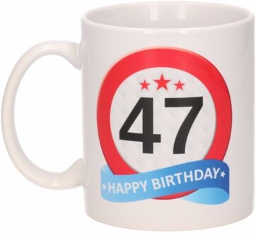 Bellatio Decorations 47 jaar Verjaardag koffiemok - cadeau beker - stopbord print - 300 ml - keramiek - wit