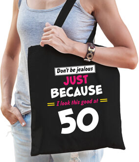 Bellatio Decorations 50 cadeau tasje - Dont be jealous just because i look this good - zwart - dames - 50 jaar - Sarah