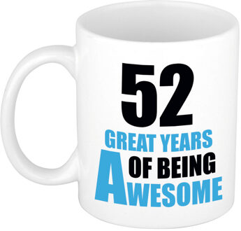 Bellatio Decorations 52 great years of being awesome cadeau mok / beker wit en blauw - verjaardagscadeau 52 jaar - feest mokken