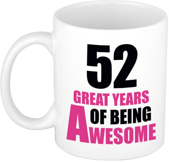 Bellatio Decorations 52 great years of being awesome cadeau mok / beker wit en roze - verjaardagscadeau 52 jaar - feest mokken