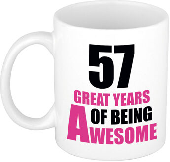 Bellatio Decorations 57 great years of being awesome cadeau mok / beker wit en roze - verjaardagscadeau 57 jaar - feest mokken