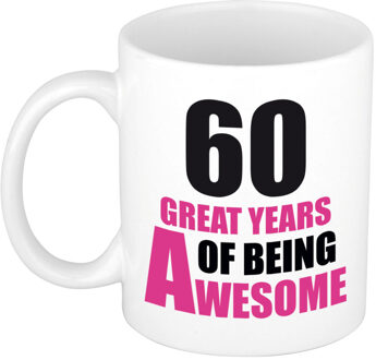 Bellatio Decorations 60 great years of being awesome cadeau mok / beker wit en roze - verjaardagscadeau 60 jaar - feest mokken