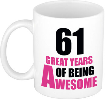 Bellatio Decorations 61 great years of being awesome cadeau mok / beker wit en roze - verjaardagscadeau 61 jaar - feest mokken