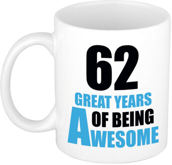 Bellatio Decorations 62 great years of being awesome cadeau mok / beker wit en blauw - verjaardagscadeau 62 jaar - feest mokken