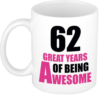 Bellatio Decorations 62 great years of being awesome cadeau mok / beker wit en roze - verjaardagscadeau 62 jaar - feest mokken