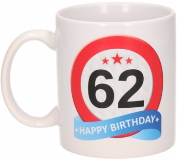 Bellatio Decorations 62 jaar Verjaardag koffiemok - cadeau beker - stopbord print - 300 ml - keramiek - wit