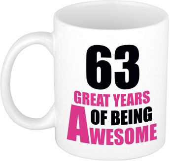 Bellatio Decorations 63 great years of being awesome cadeau mok / beker wit en roze - verjaardagscadeau 63 jaar - feest mokken