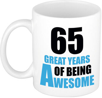 Bellatio Decorations 65 great years of being awesome cadeau mok / beker wit en blauw - verjaardagscadeau 65 jaar - feest mokken