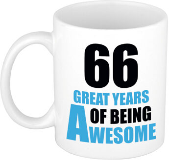 Bellatio Decorations 66 great years of being awesome cadeau mok / beker wit en blauw - verjaardagscadeau 66 jaar - feest mokken