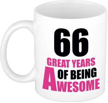 Bellatio Decorations 66 great years of being awesome cadeau mok / beker wit en roze - verjaardagscadeau 66 jaar - feest mokken