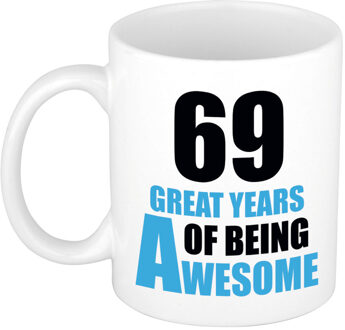 Bellatio Decorations 69 great years of being awesome cadeau mok / beker wit en blauw