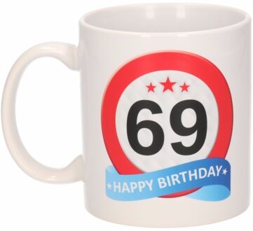 Bellatio Decorations 69 jaar Verjaardag koffiemok - cadeau beker - stopbord print - 300 ml - keramiek - wit