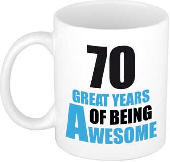 Bellatio Decorations 70 great years of being awesome cadeau mok / beker wit en blauw - verjaardagscadeau 70 jaar - feest mokken