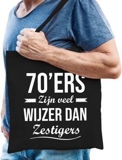 Bellatio Decorations 70ers zijn veel wijzer dan zestigers kado / verjaardag tas 70 jaar zwart voor heren - Feest Boodschappentassen