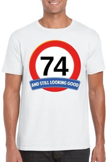Bellatio Decorations 74 jaar and still looking good - t-shirt verkeersbord print - wit - heren - verjaardag