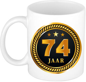 Bellatio Decorations 74 jaar thema koffiemok Medaille - jubileum - verjaardag - zwart met goud - Cadeau beker