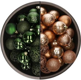 Bellatio Decorations 74x stuks kunststof kerstballen mix van camel bruin en donkergroen 6 cm - Kerstbal