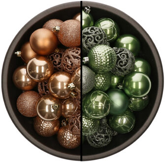 Bellatio Decorations 74x stuks kunststof kerstballen mix van camel bruin en salie groen 6 cm - Kerstbal