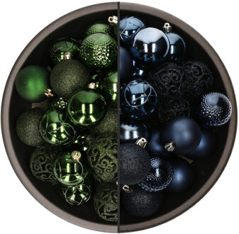 Bellatio Decorations 74x stuks kunststof kerstballen mix van donkerblauw en donkergroen 6 cm - Kerstbal