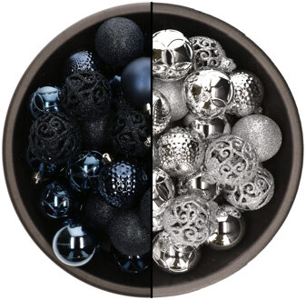 Bellatio Decorations 74x stuks kunststof kerstballen mix van donkerblauw en zilver 6 cm