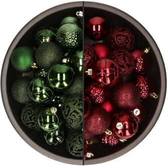 Bellatio Decorations 74x stuks kunststof kerstballen mix van donkerrood en donkergroen 6 cm - Kerstbal