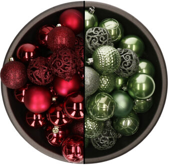 Bellatio Decorations 74x stuks kunststof kerstballen mix van donkerrood en salie groen 6 cm - Kerstbal