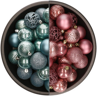 Bellatio Decorations 74x stuks kunststof kerstballen mix van ijsblauw en velvet roze 6 cm - Kerstbal