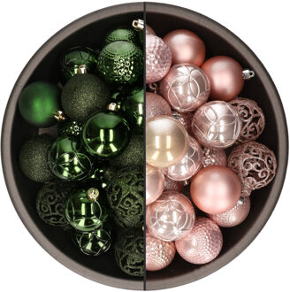 Bellatio Decorations 74x stuks kunststof kerstballen mix van lichtroze en donkergroen 6 cm
