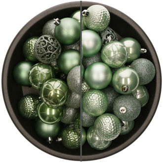 Bellatio Decorations 74x stuks kunststof kerstballen mix van salie groen en mintgroen 6 cm - Kerstbal