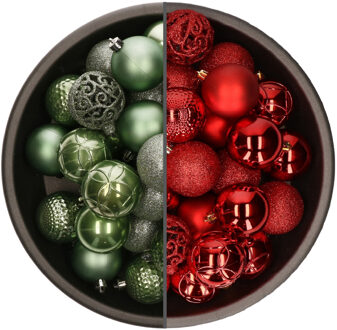 Bellatio Decorations 74x stuks kunststof kerstballen mix van salie groen en rood 6 cm - Kerstbal