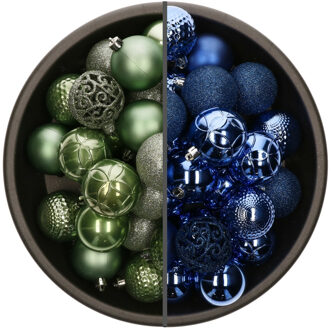 Bellatio Decorations 74x stuks kunststof kerstballen mix van saliegroen en kobalt blauw 6 cm